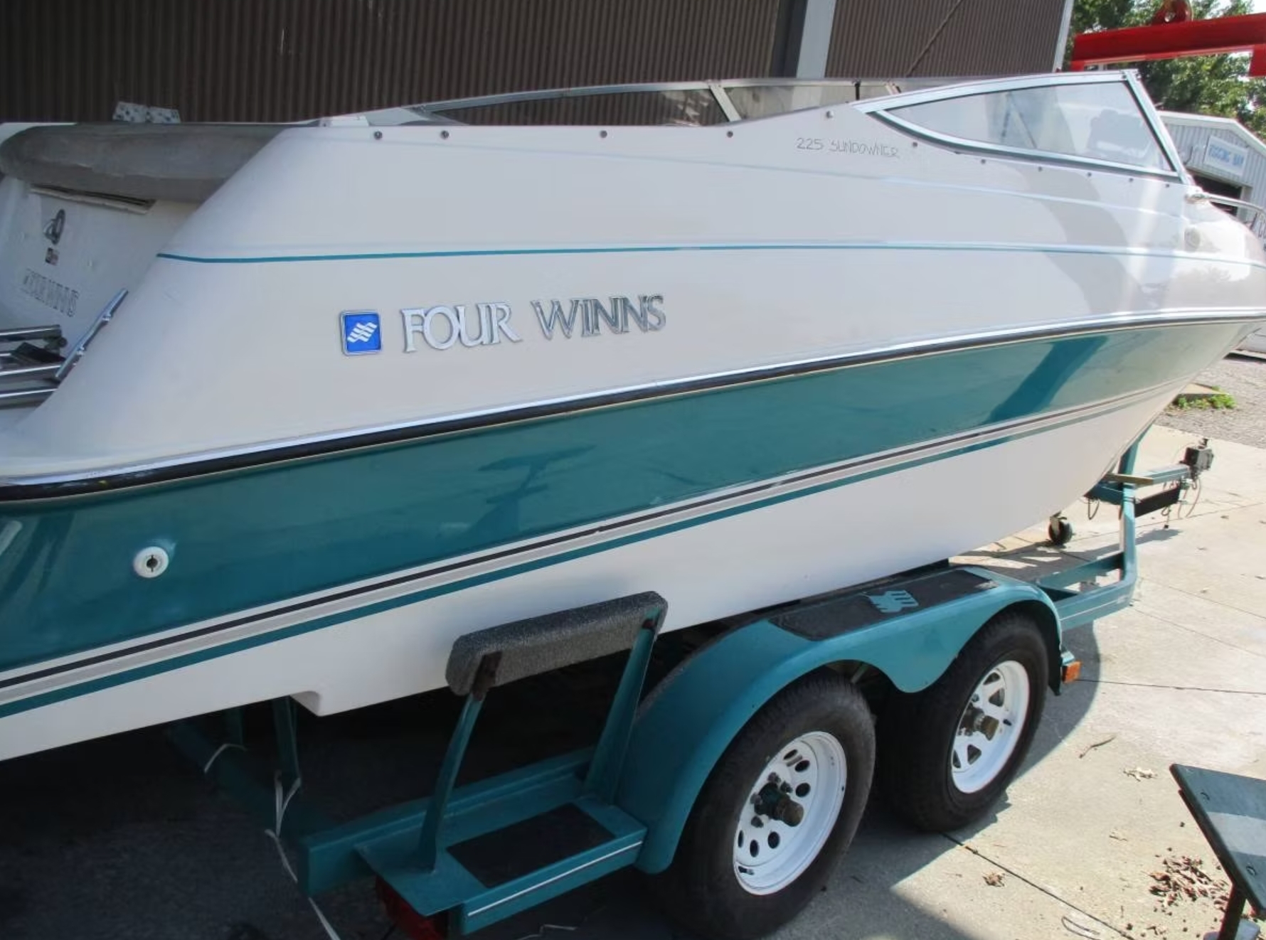 1995 Four Winns 225 Sundowner photo 9