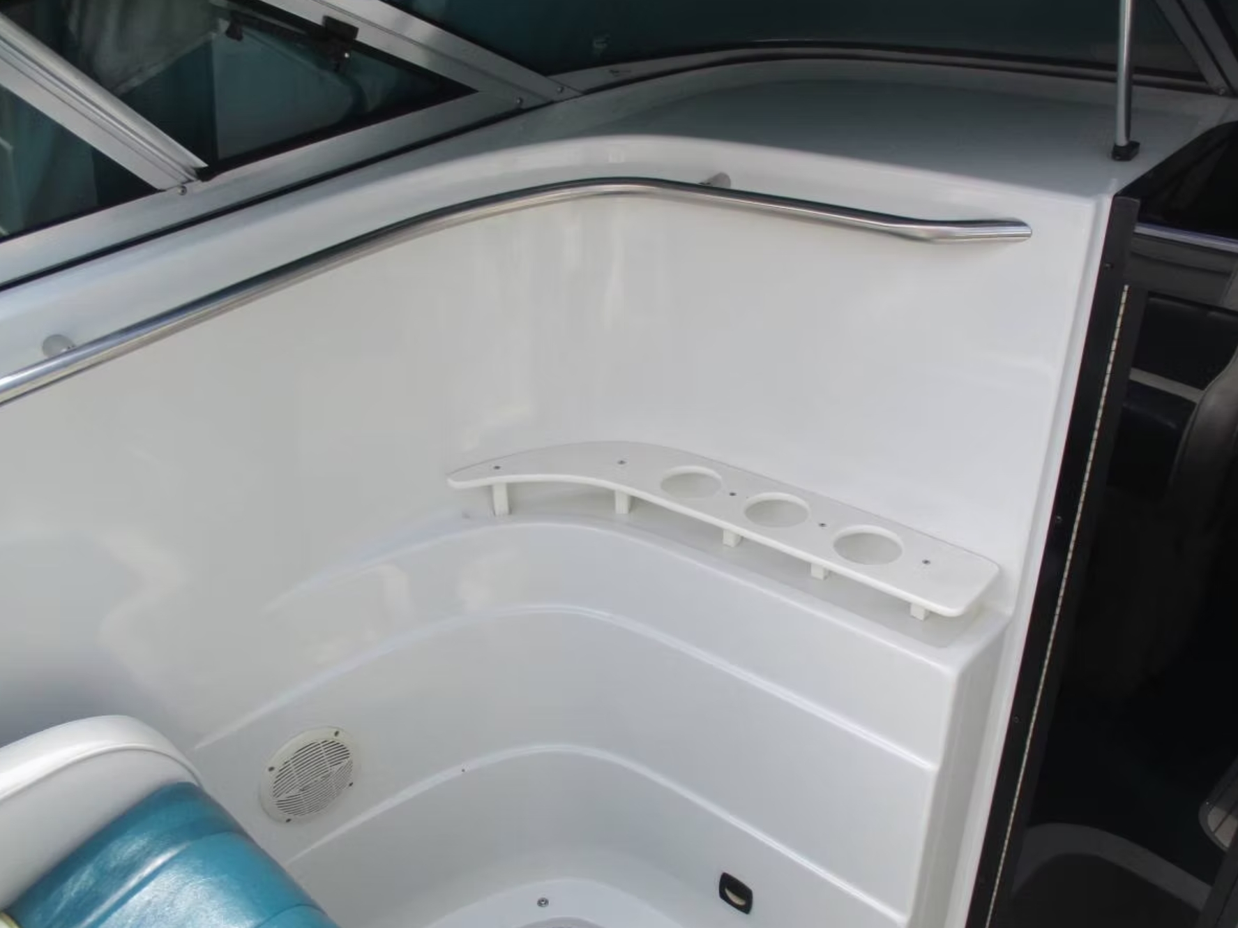 1995 Genesis Powerboats 2502 Cuddy Cabin photo 9