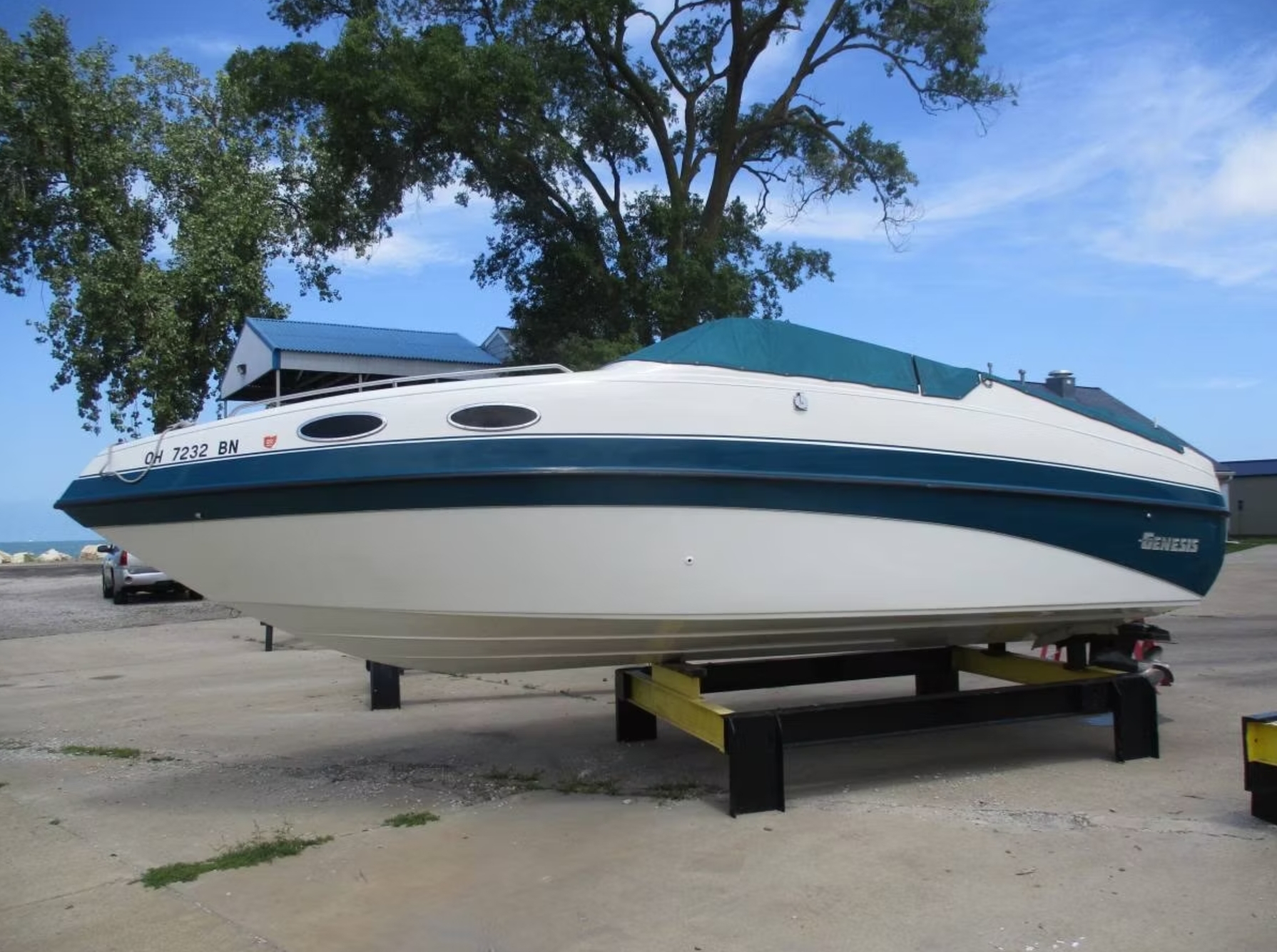 1995 Genesis Powerboats 2502 Cuddy Cabin