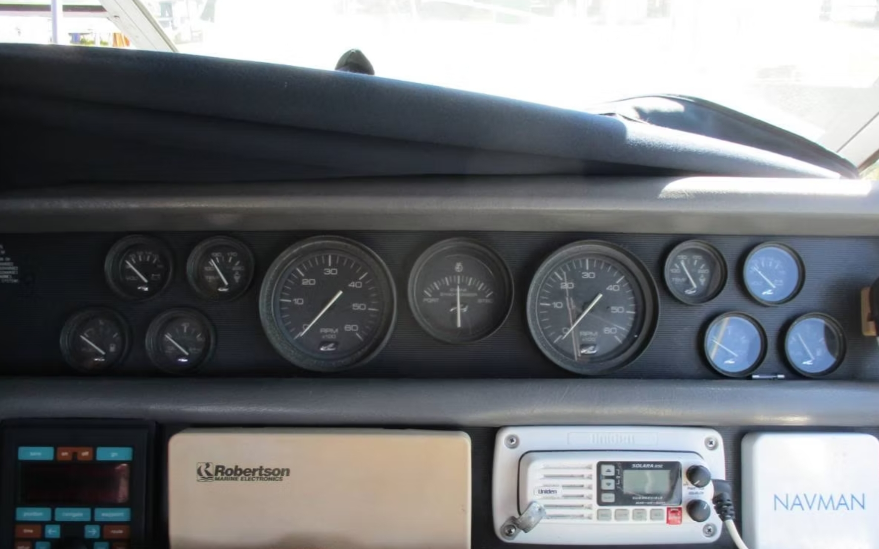 1991 Sea Ray 35 Sundancer photo 8