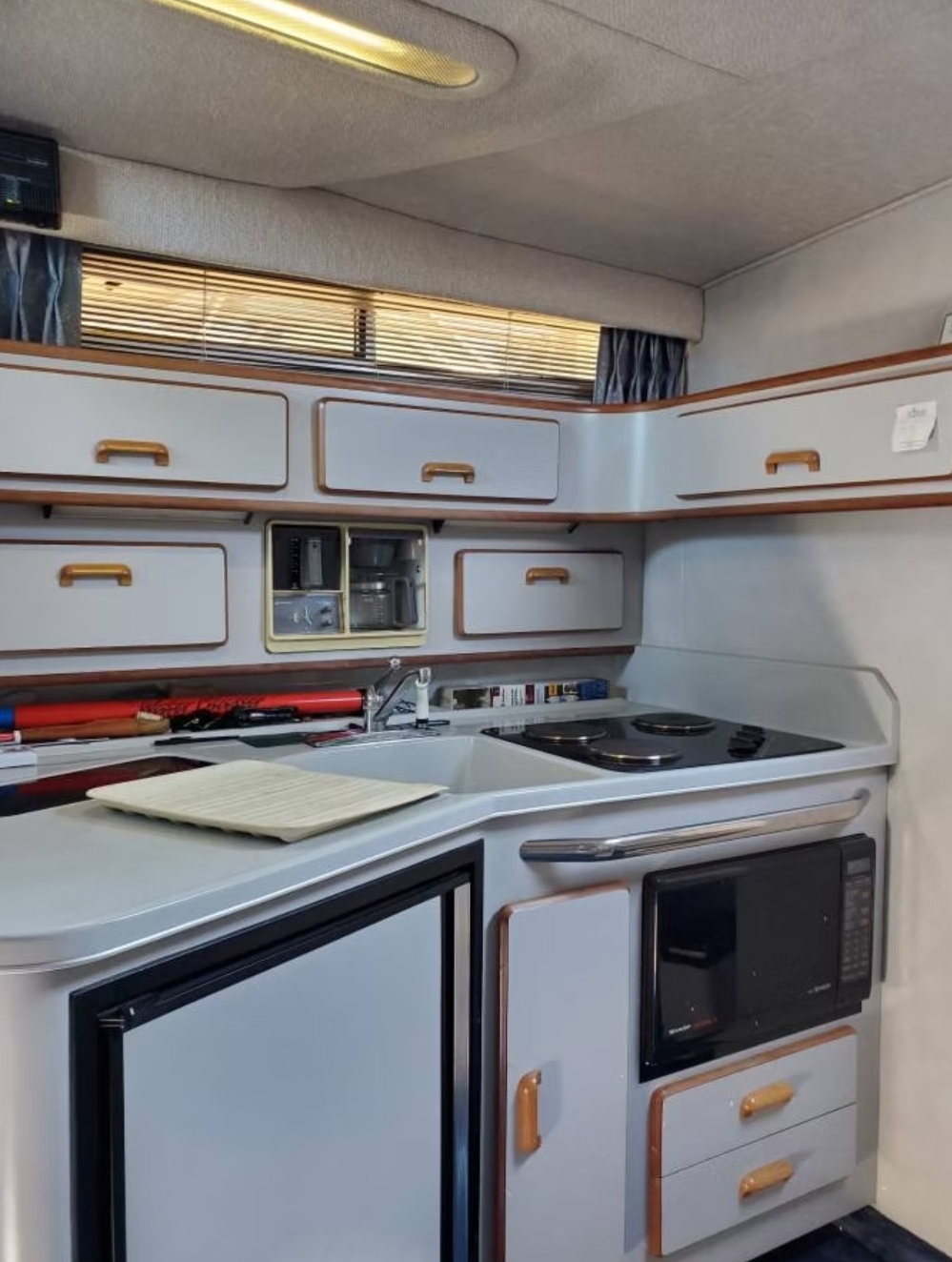 1991 Sea Ray 35 Sundancer photo 11