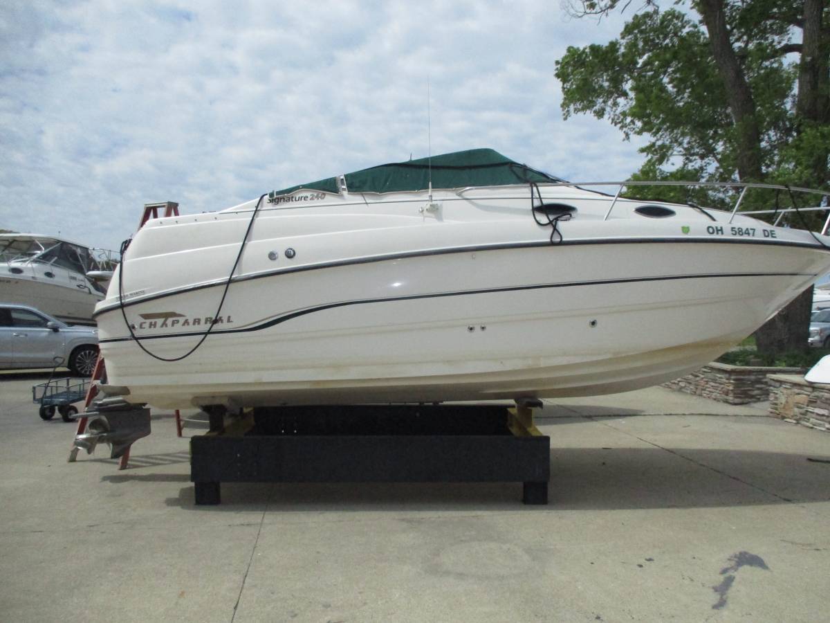 1999 Chaparral 240 Signature