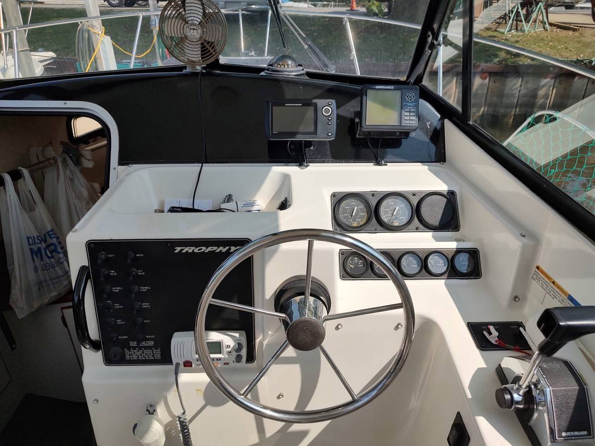 1996 Bayliner Trophy 255 photo 8