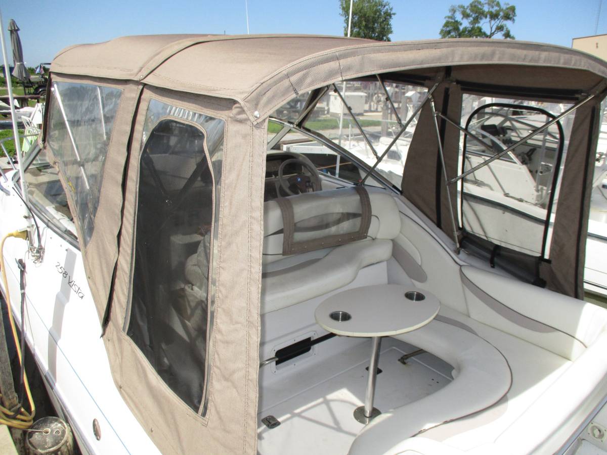 1998 Four Winns 258 Vista photo 2