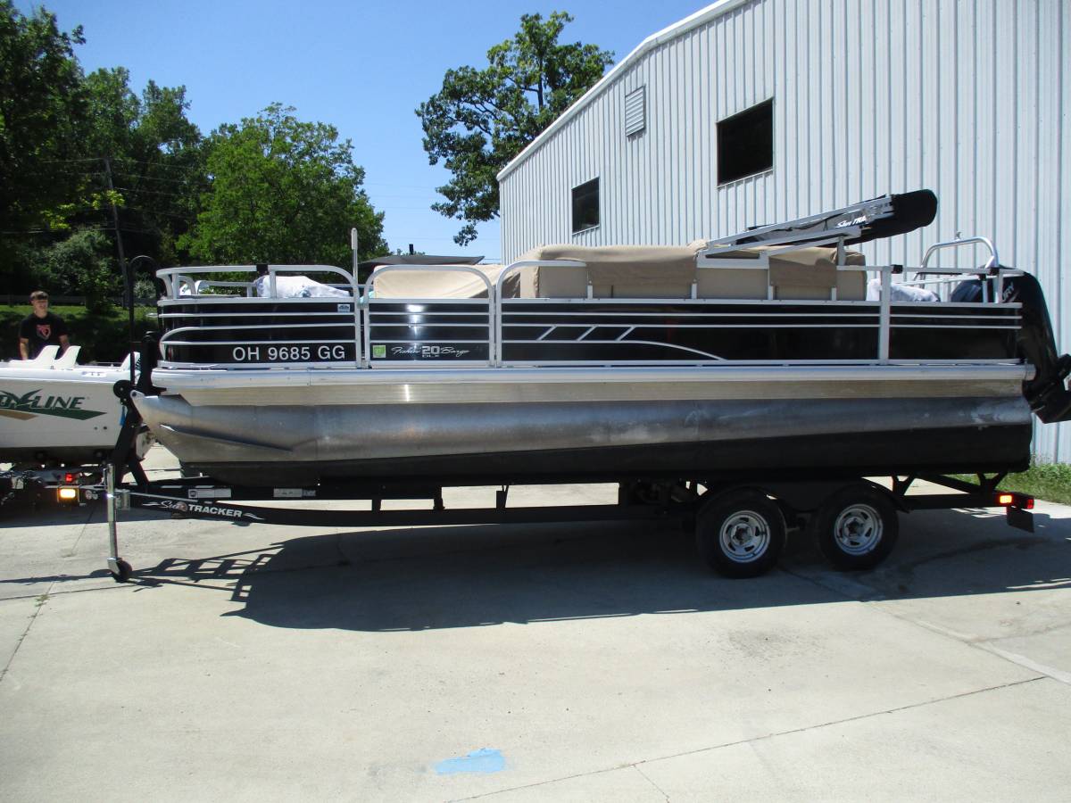 2021 Sun Tracker Fishin' Barge 20 DLX
