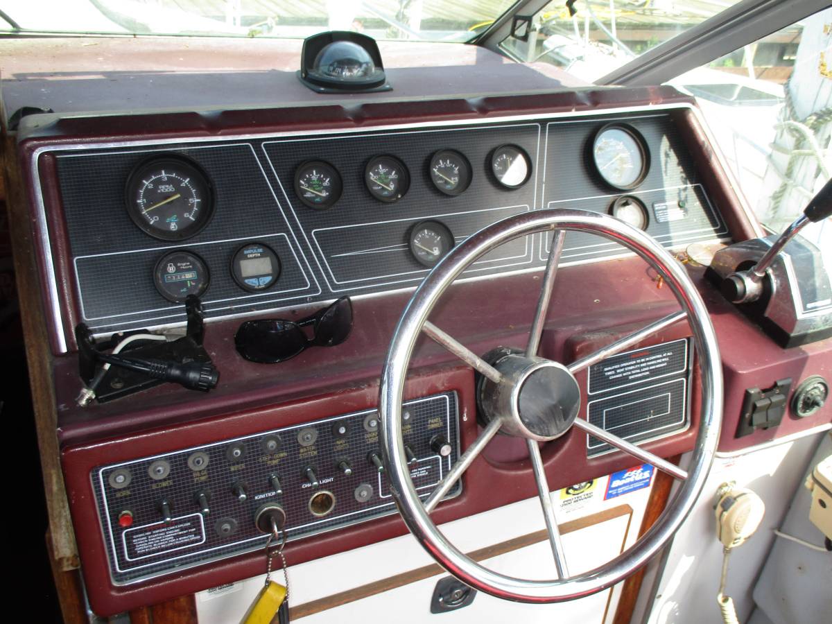 1988 Sea Ray 268 Weekender photo 3